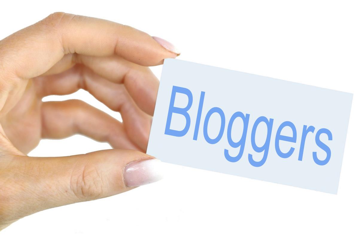 woman hand holding bloggers sign make money with affiliate marketing